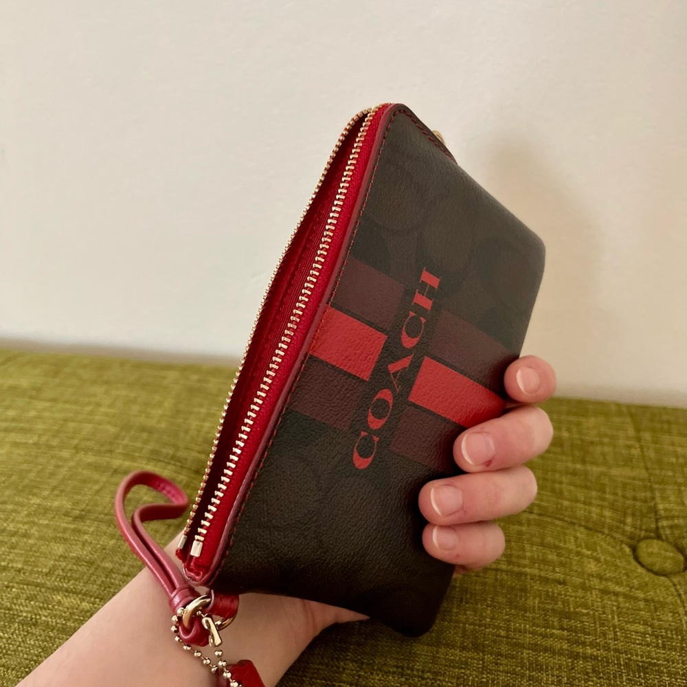 LIKE NEW - Coach Wristlet